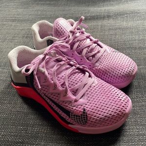 WMNS Metcon 6 ‘Beyond Pink Flash Crimson’